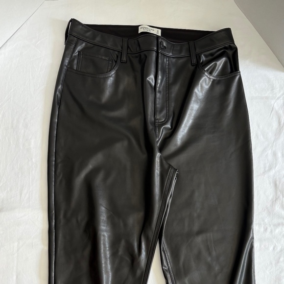 Abercrombie‎ & Fitch Vegan Leather 90s Straight Pant - Size 16. - Picture 1 of 14